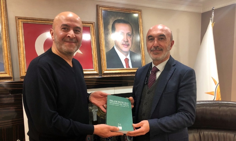 MÜT. HYT. BŞK.MIZ´DAN AK PARTİ KONYA İL BAŞKANI HASAN ANGI BEY´E HEDİYE.. 