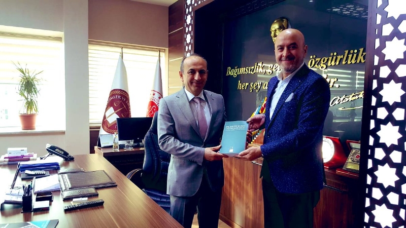 MÜT. HYT. BŞK.MIZ´DAN MEVLÜT GÜLBUDAK BEY´E HEDİYE TAKDİMİ.. 