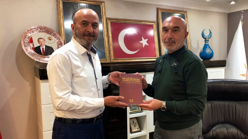MÜT. HYT. BŞK.MIZ´DAN HASAN ANGI BEY´E HEDİYE TAKDİMİ.. 