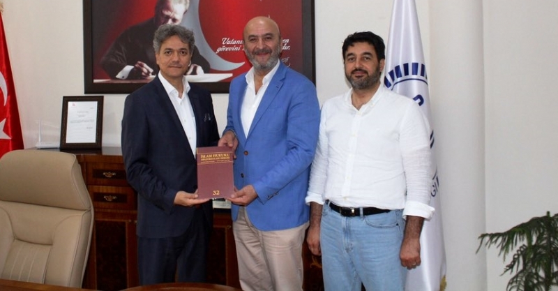 MÜT. HYT. BŞK.MIZ´DAN OĞUZHAN KADIOĞLU BEYE HEDİYE TAKDİMİ.. 