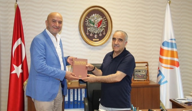 MÜT. HYT. BŞK.MIZ´DAN NURETTİN KILIÇ BEY´E HEDİYE TAKDİMİ.. 