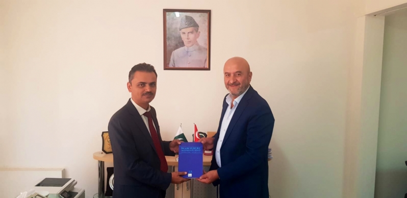 MÜT. HYT. BŞK.MIZ´DAN M.SALEEM KHAN BEYE HEDİYE TAKDİMİ.. 