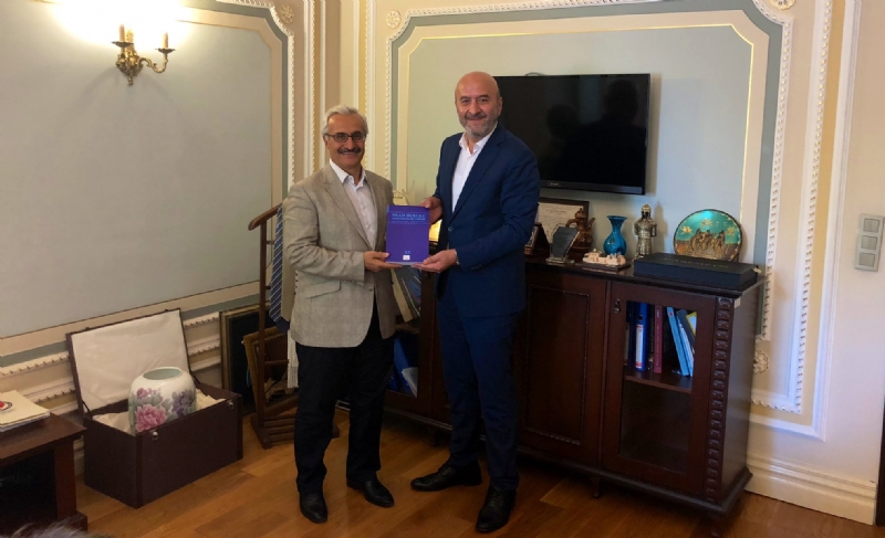 MÜT. HYT. BŞK.MIZ´DAN MEHMET ALİ ÖZYİĞİT BEYE HEDİYE TAKDİMİ.. 