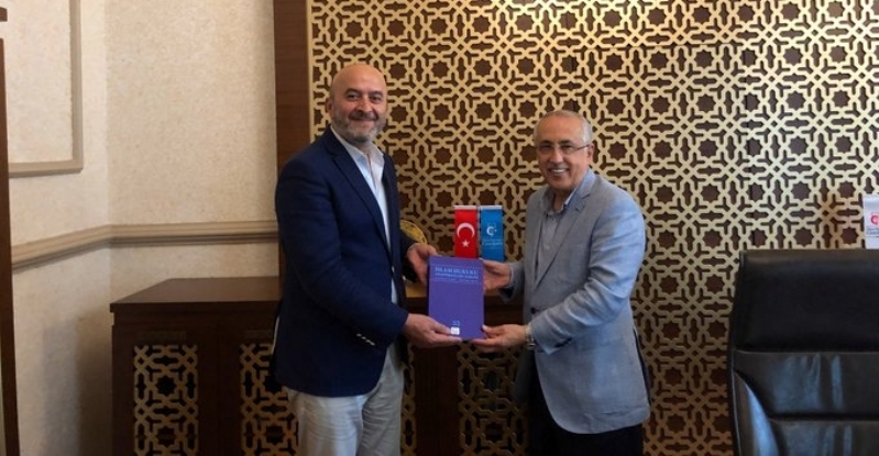 MÜT. HYT. BŞK.MIZ´DAN YUSUF TÜLÜN BEYE HEDİYE TAKDİMİ.. 