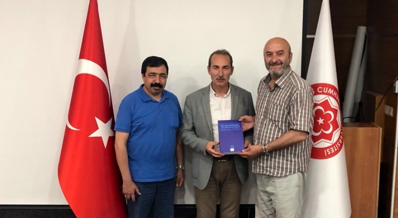 MÜT. HYT. BŞK.MIZ´DAN PROF. DR. ALİM YILDIZ BEYE HEDİYE TAKDİMİ.. 