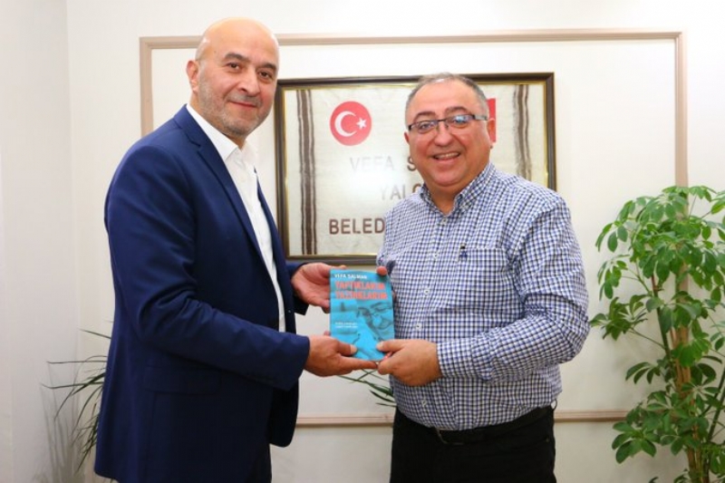 MÜTEVELLİ HEYET BAŞKANIMIZA HEDİYE TAKDİMİ.. 