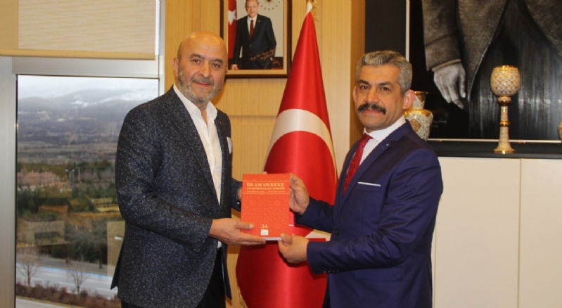 MÜT. HYT. BŞK.MIZ´DAN PROF.DR. ŞAH MURAT ARIK BEYE HEDİYE TAKDİMİ.. 