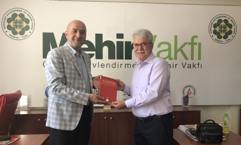 MÜT. HYT. BŞK.MIZ´DAN PROF.DR. TALİP ATALAY BEYE HEDİYE TAKDİMİ.. 