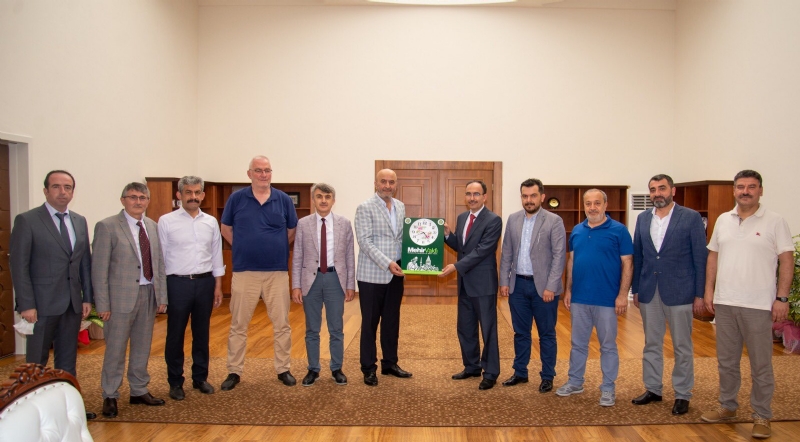 MÜT. HYT. BŞK.MIZ´DAN PROF.DR. ŞÜKRÜ BEYDEMİR BEYE HEDİYE TAKDİMİ.. 