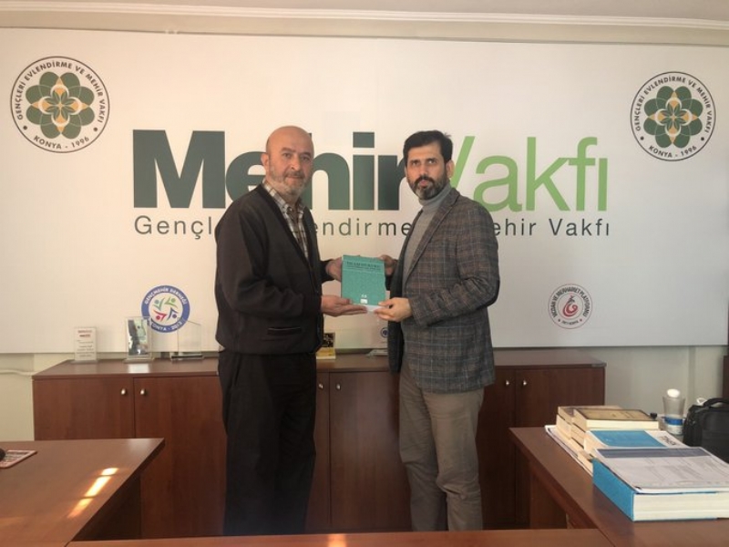 MÜT. HYT. BŞK.MIZ´DAN AV.CAVİT TATLI BEYE HEDİYE TAKDİMİ.. 