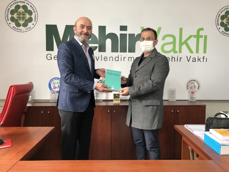MÜTEVELLİ HEYET BAŞKANIMIZDAN HEDİYE TAKDİMİ.. 