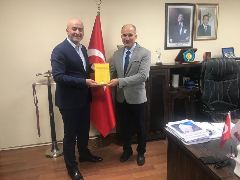MÜTEVELLİ HEYET BAŞKANIMIZDAN HEDİYE TAKDİMİ.. 