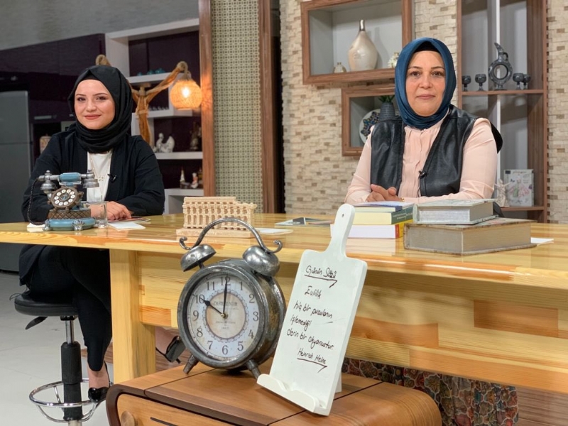 VAKIF MÜDÜRLERİMİZ KON TV´DE CANLI YAYIN KONUĞU OLDU... 