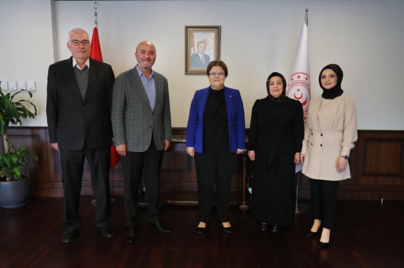 VAKIF YÖNETİCİLERİMİZDEN DERYA YANIK HANIMEFENDİYE ZİYARET.. 