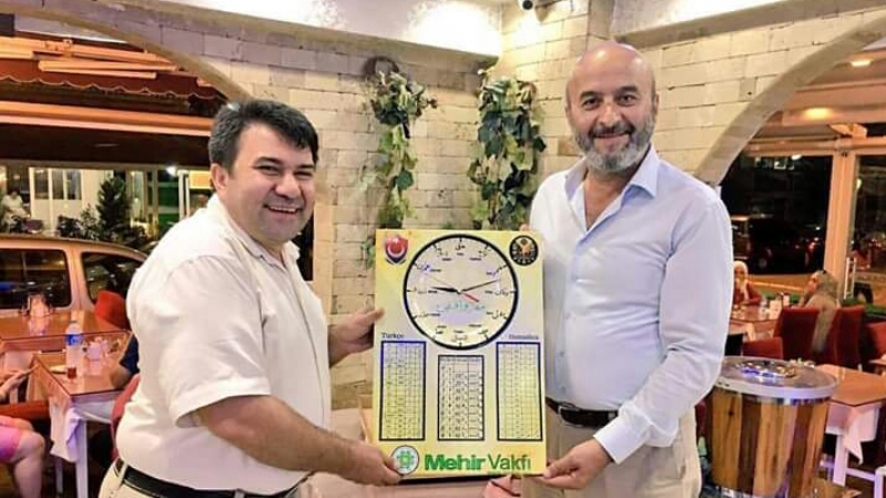Müt.Hyt.Bşk Mustafa ÖZDEMİR Bey´den Prof.Dr. Hüsamettin İNAÇ Bey´e hediye 