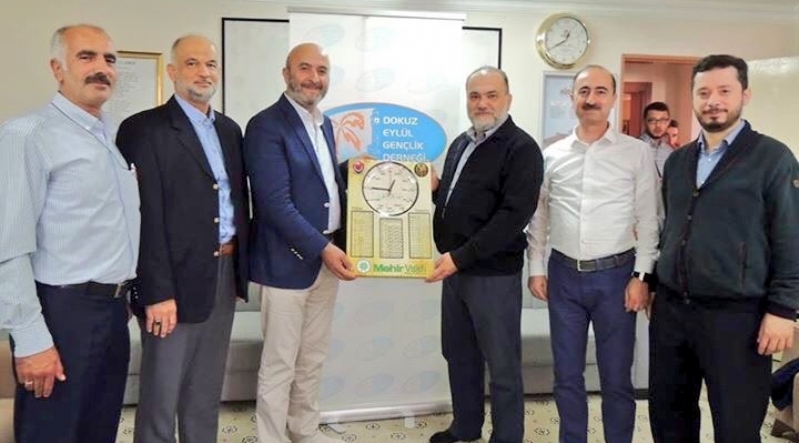 Müt.Hyt.Bşk Mustafa ÖZDEMİR Bey´den Cüneyt DAYHAN Bey´e hediye 
