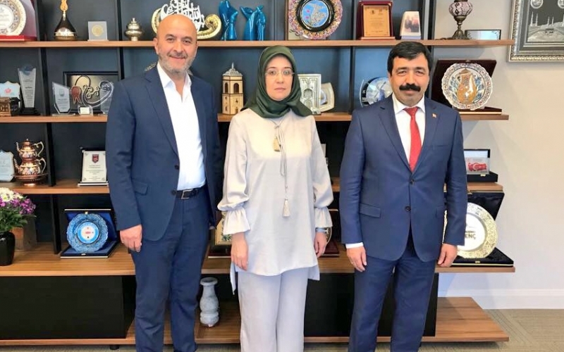 MÜT. HYT. BŞK´MIZ VE MÜT. HYT. BŞK VEKİLİMİZİN GÜLAY SAMANCI HANIMA ZİYARET 
