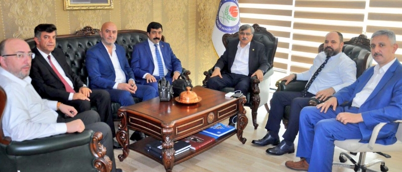 EĞİTİM BİR-SEN GENEL BAŞKAN VEKİLİ LATİF SELVİ BEY´E ZİYARET 